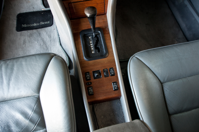 Illustration for article titled Analog Adventures in a 1992 Mercedes 300E : Neo Classic Review